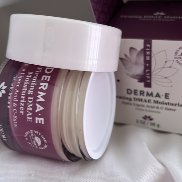 DERMA.E firming DMAE moisturizer - Picture 3 of 3